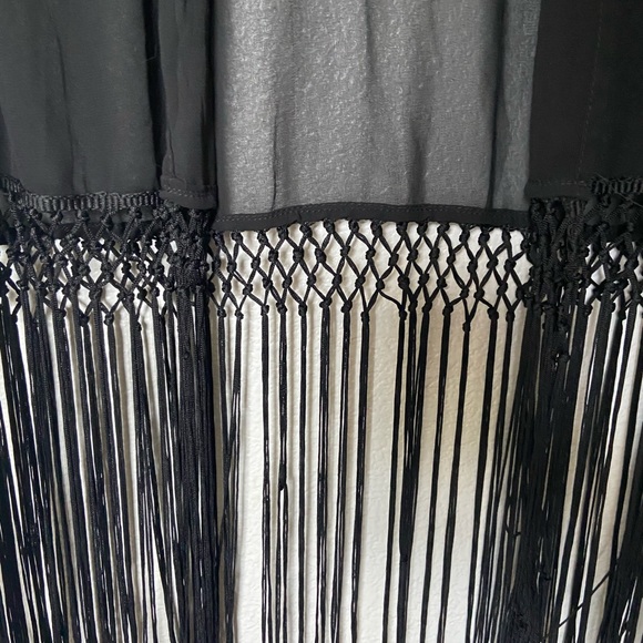 🔮 Black Sheer Fringe Kimono 🔮 - Picture 2 of 7